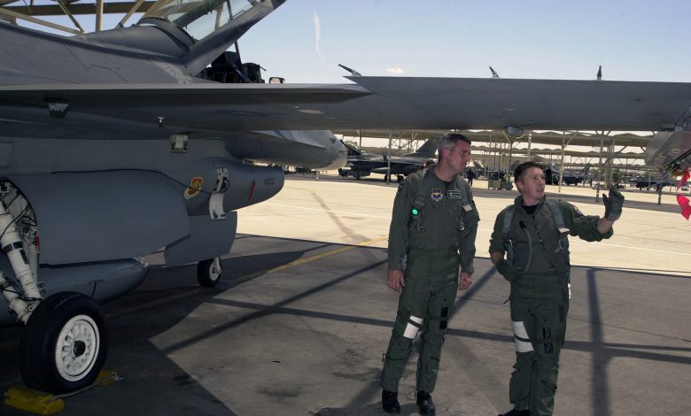 Έφθασαν σήμερα οι Αμερικανοί πιλότοι που θα πετάξουν με το f-16 “005” από την ΕΑΒ